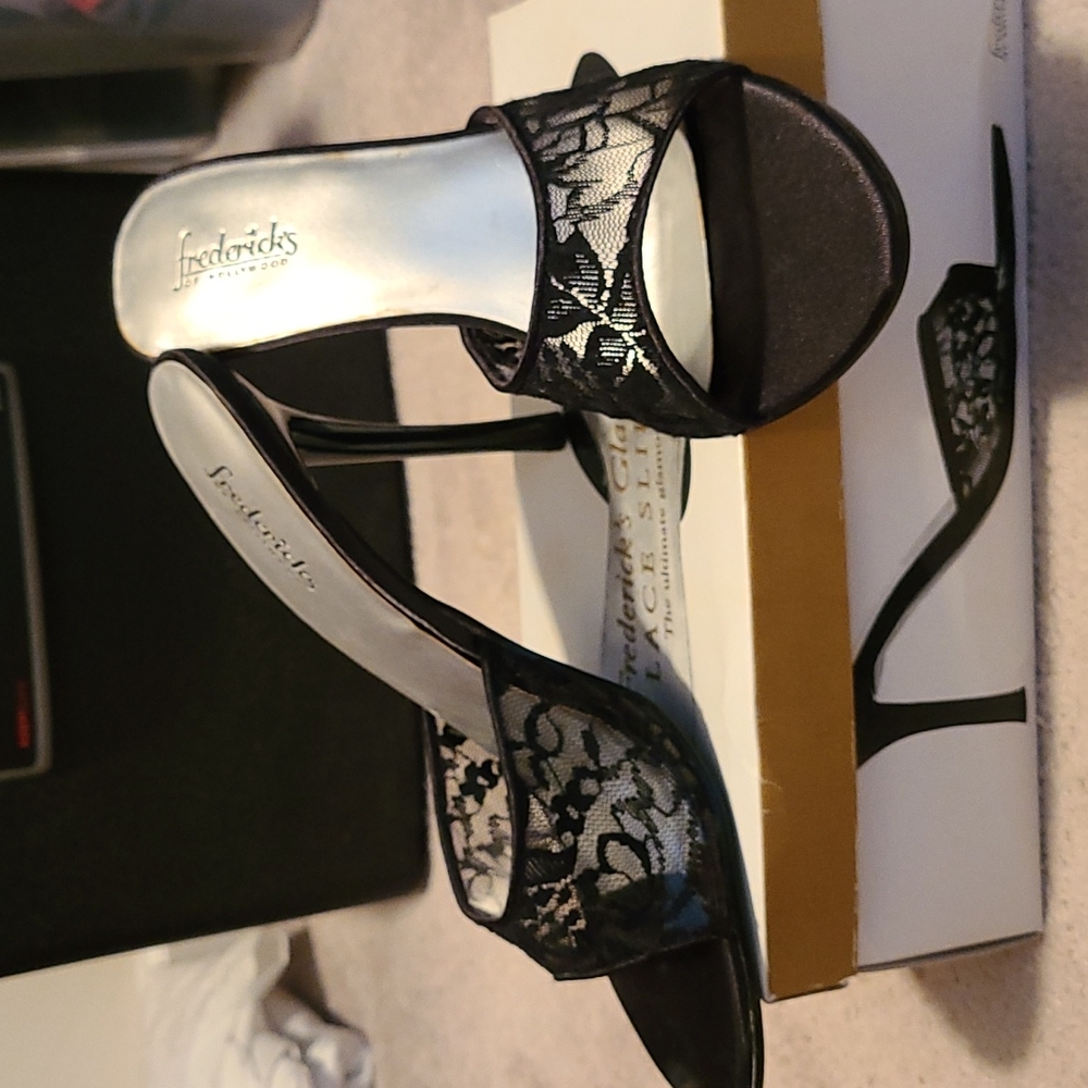 3/$20 Like New Frederick's of Hollywood Glamor Girl Lace Slippers sz 9